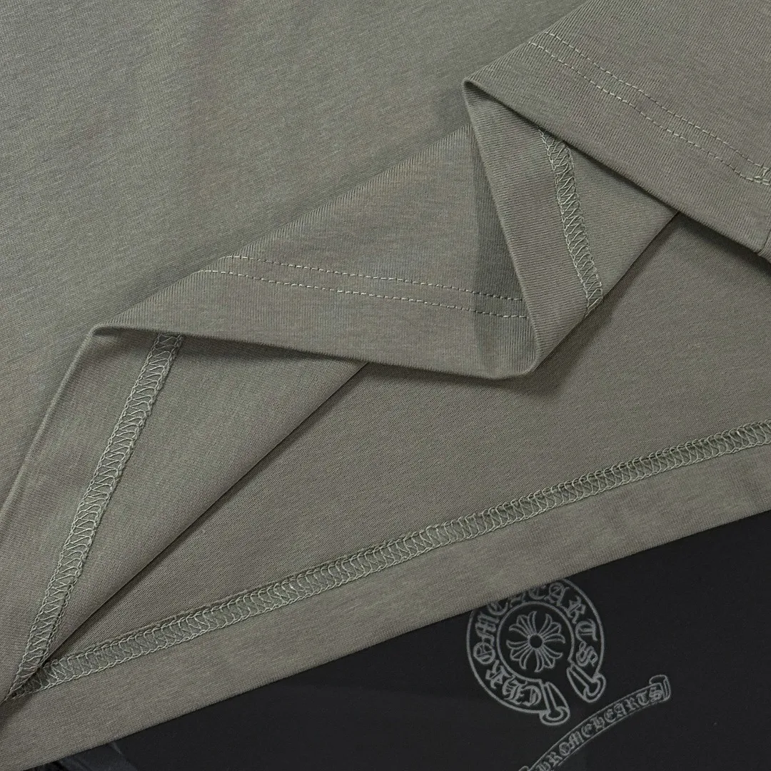 P190 Chrome Hearts 25 high-end versions. The fabric is made of 300 grams of high-density pure cotton. It does not deform or shrink. It has three labels. It is the same style for men and women. Technology: imported hot diamond. Color: white, black, dark green. SIZE: S-XL